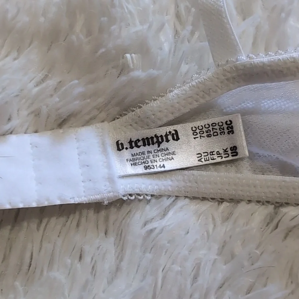 B.Tempt'D White Lace Overlay Ciao Bella Balconette Bra Size 32C